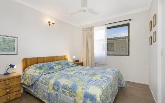 Waterfront First Floor Unit -chnook Apartments South Esp, Bongaree