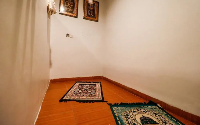RedDoorz Plus near Pasar Wisata