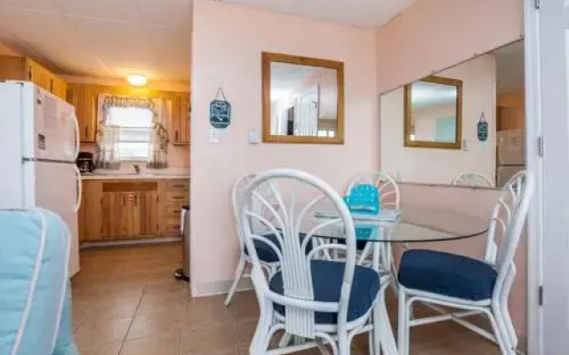 46th St Windjammer 307 1Br Condo