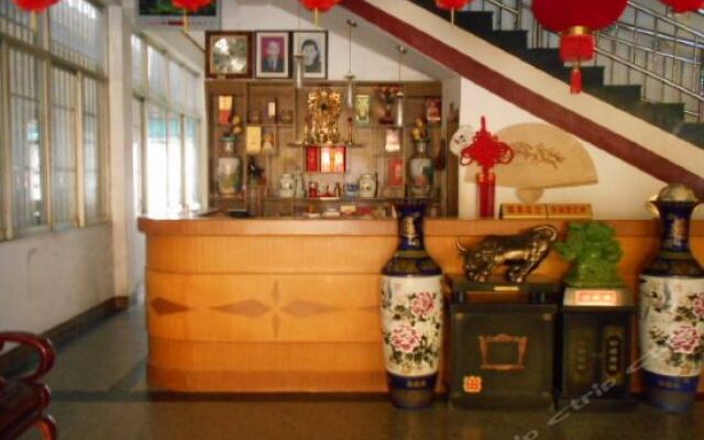 Jiuhuashan Shuanglong Inn