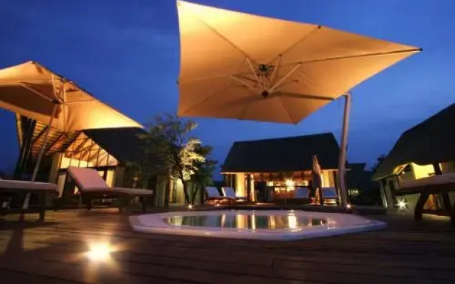 Buffalo Thorn Lodge
