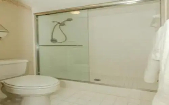 Deluxe Seaside Condo with Gorgeous View and Olympic-Size Pool by RedAwning