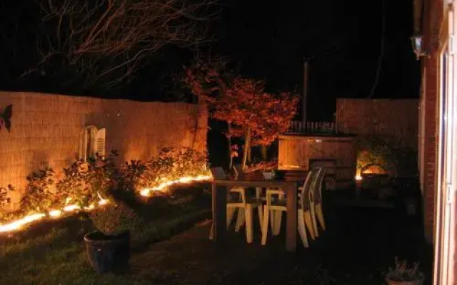 Desokkeraai - Sauna & Hottub privé appartement in schuur