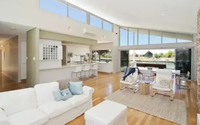 Dunsborough Holiday Homes – 6 Bernier Retreat