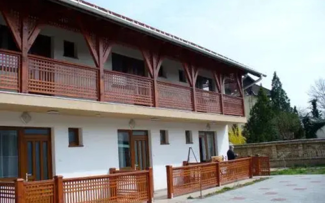 Rózsakert Apartmanház