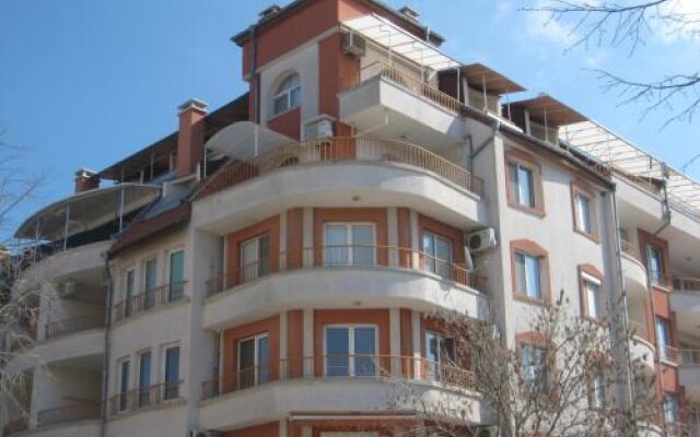 Tashevi Apartments