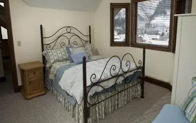 Lions Ridge Loop Home 1773