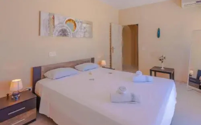 Villa Cucarres 2i