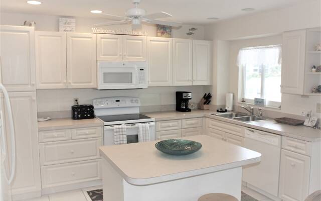 Jamaica Royale - 303 - 2 Br Condo