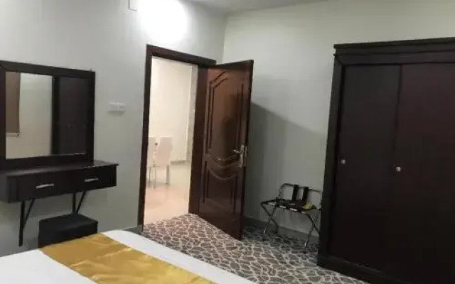 Al Hadeer Suites Hotel