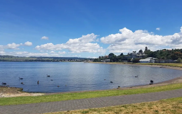 Waimahana 4 by Luxury Lakeside Accommodation
