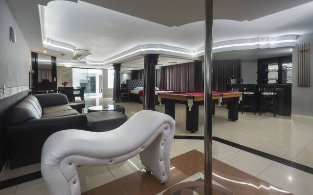 Motel 2001 - Adults Only