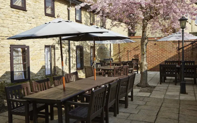 Queens Head Htl Milton Ernest
