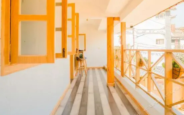 Beginner's Mind in Dali Art Theme Hotel