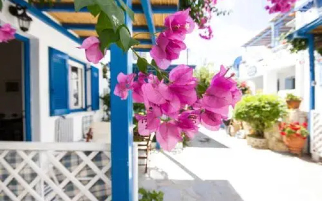 George's beach studios Aliki Paros