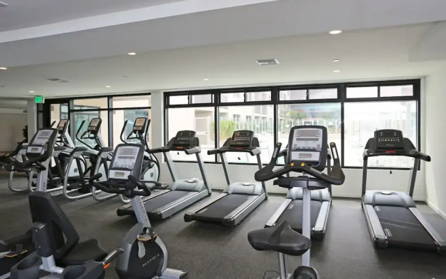 Convention Center Apartments By Barsala