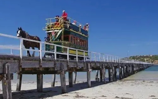 Middleton Beachhouse - Coast on Newell Views - Pet-Friendly