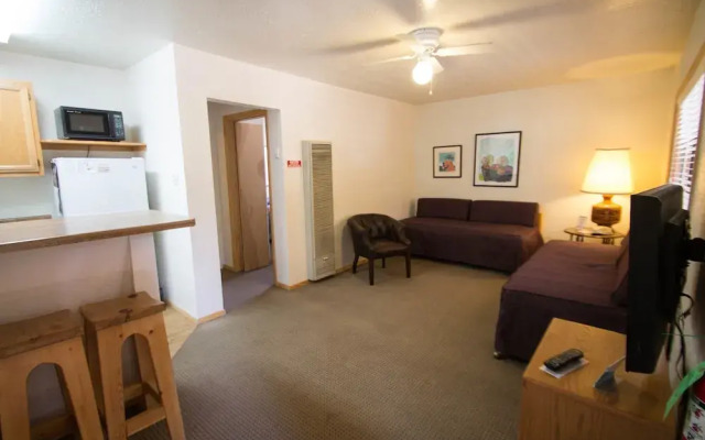 Thunderbird Lodge