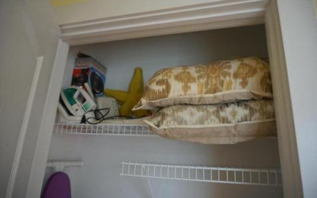 Purple Parrot 34CU - 1 Br Condo