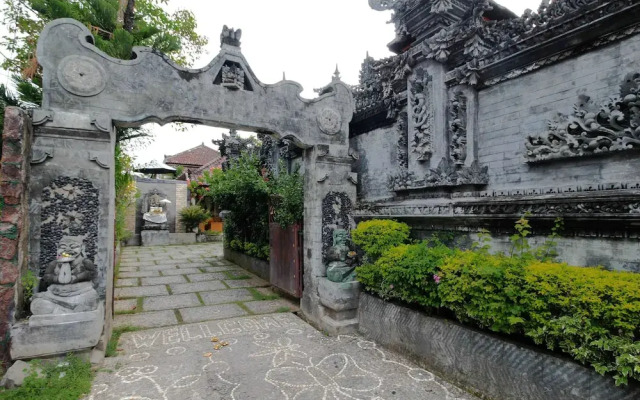 Airy Buleleng Laviana Kalibukbuk Singaraja Bali