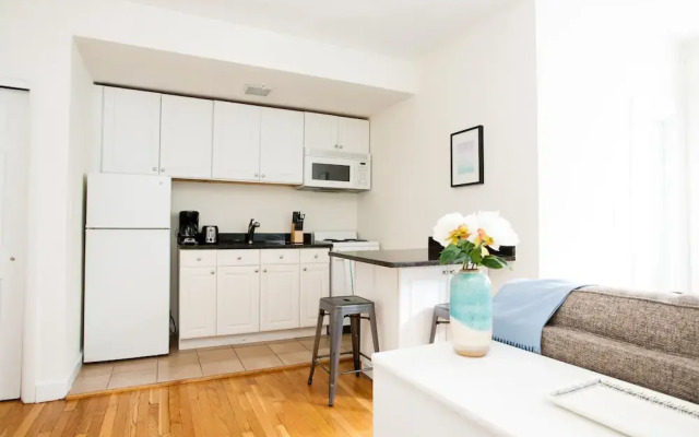 Modern Back Bay Suites by Sonder