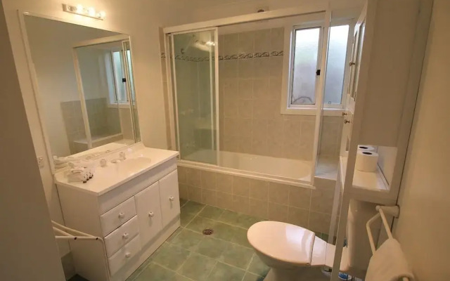 Tennerhof - Large Waterfront Home