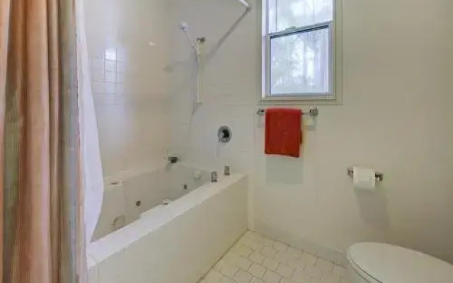 Emmalani Court 411