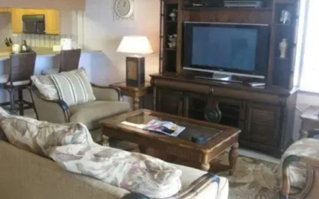 Luxurious Condo with Pool and Hot Tub Just a Walk to the beach by RedAwning