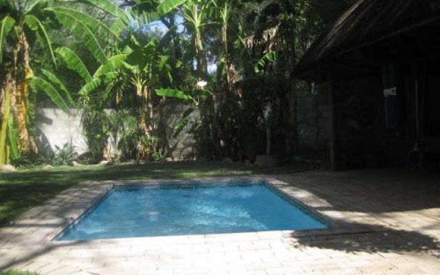 Отель Michele's Vacation Home Ботсвана, Маун - отзывы, цены и фото номеров - забронировать отель Michele's Vacation Home онлайн