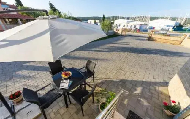Apartments Škara