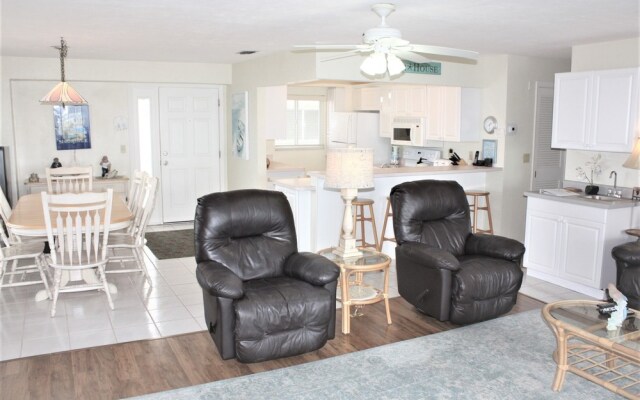 Jamaica Royale 402 - 2 Br Condo