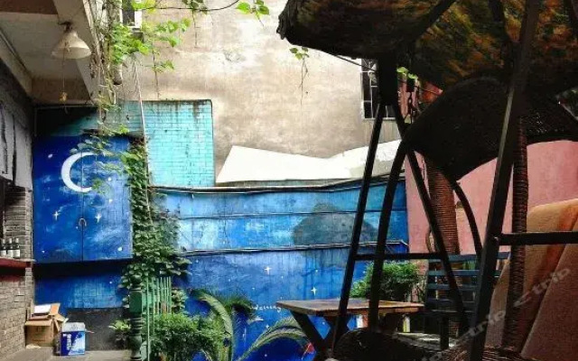 Fenghuang Border International Youth Hostel