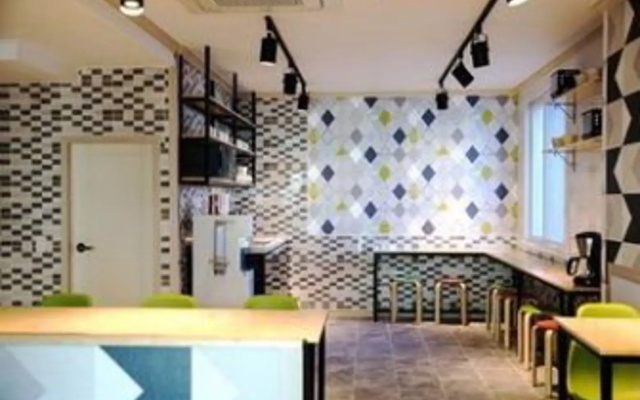 Moiri Guesthouse - Hostel