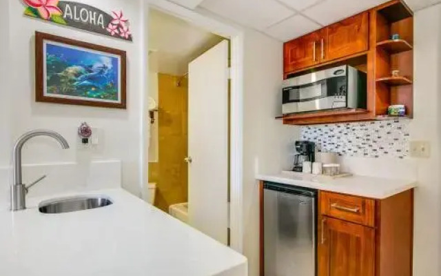 Palms Waikiki 220 Studio Apts