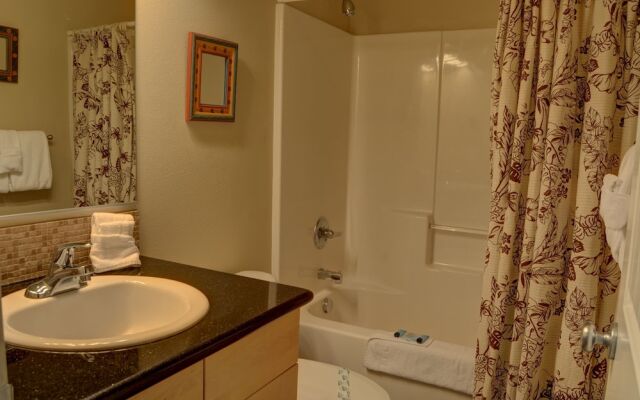 Family Cabana 3 Br home by RedAwning