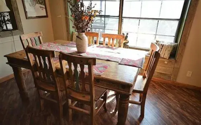 Buckhorn Cabin - 3 Br condo by RedAwning