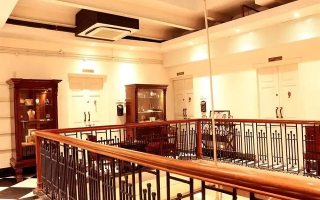 OYO Premium Sarat Bose Road