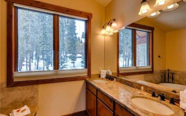 Snowshoe Chalet