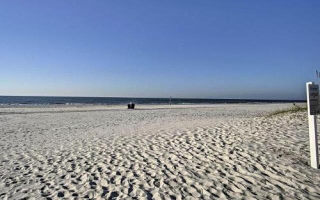 Regatta 305A 3 Bedroom Condo by RedAwning, Gulf Shores