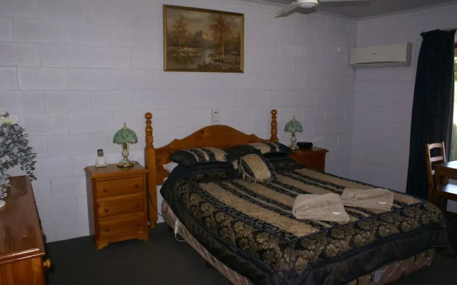 Inglewood Motel and Caravan Park