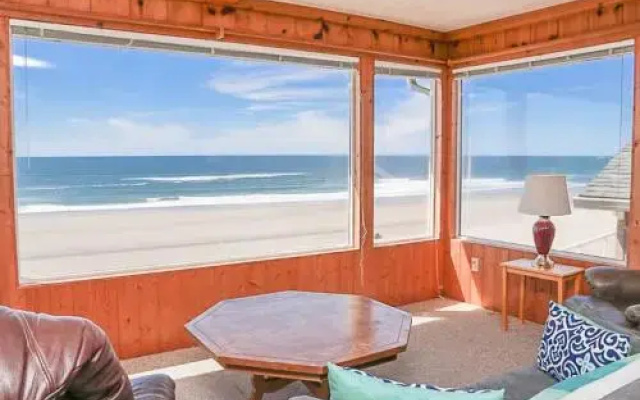 Pacific Peace - 1 Br home by RedAwning