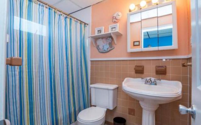 46th St Windjammer 107 1Br Condo