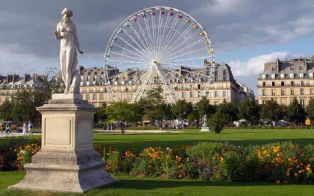 Louvre - Saint Honore Area Apartment