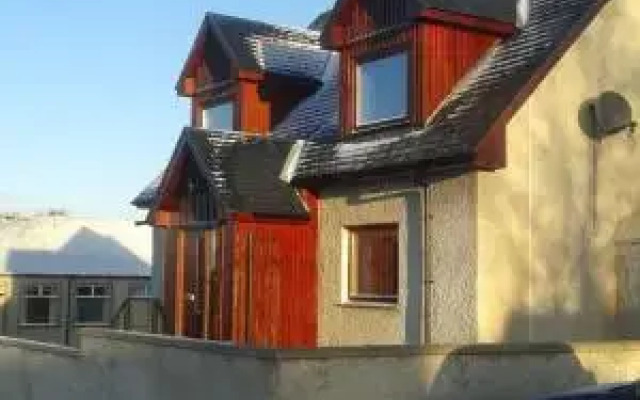 Tombeck House