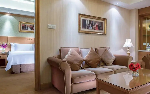 Vienna Hotel Shenzhen Longhua (Wanzhong City Branch)