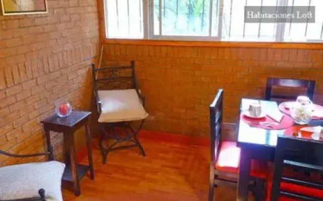 Hostal Almenas