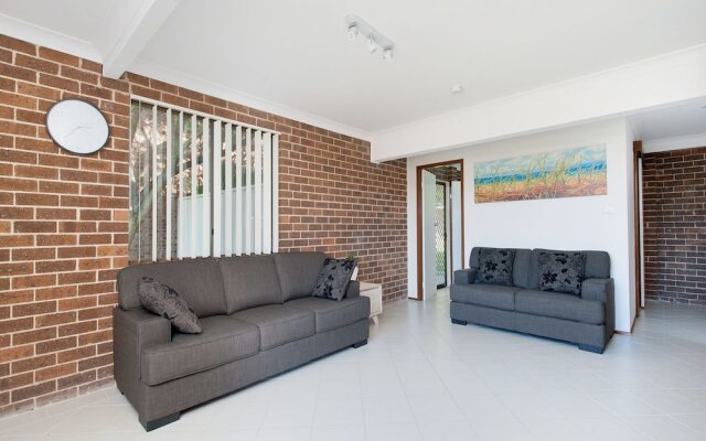 Happy Days, 49 Pantowora Street