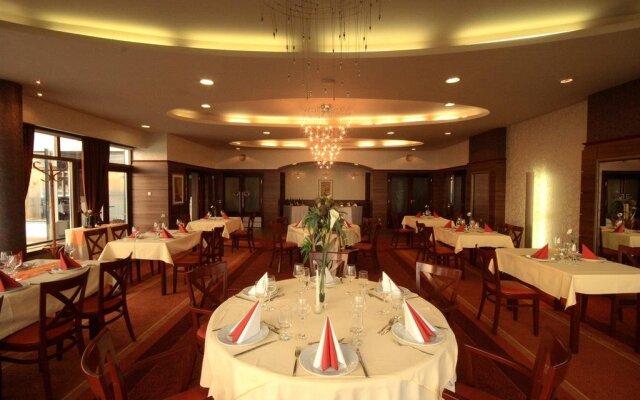 Art & Fit Hotel Kikelet