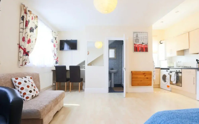 Spacious Studio in Harrow 46c