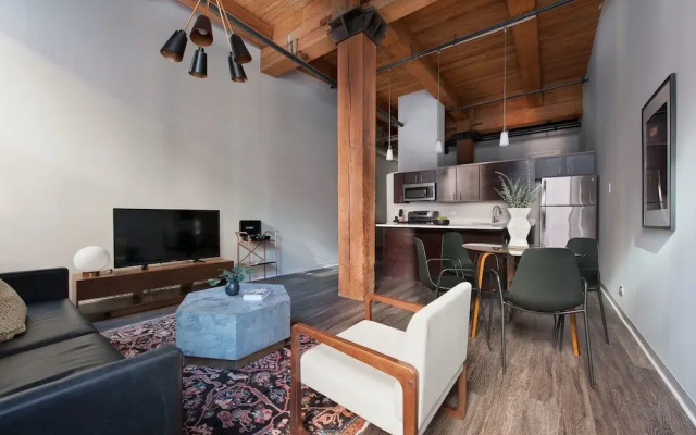 Bright South Loop Suites by Sonder